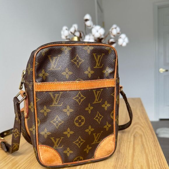 ✅AUTHENTIC✅ LOUIS VUITTON DANUBE - Picture 5 of 15
